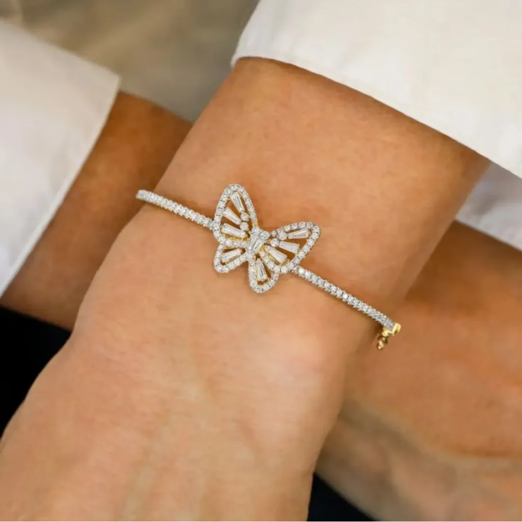 دستبند طرح پروانه دخترانه