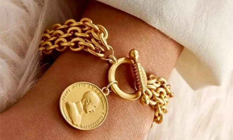 دستبند طلا با اویز سکه
