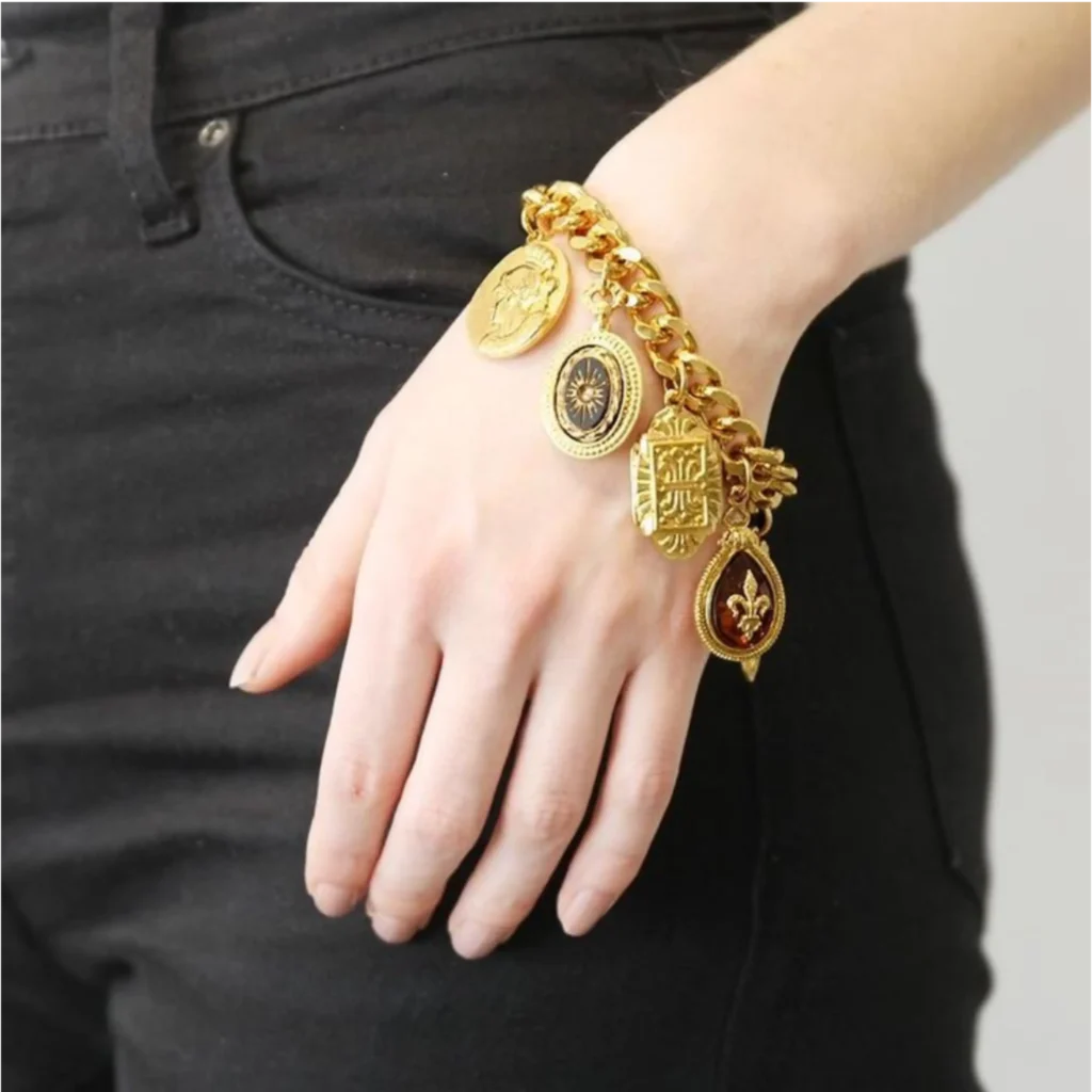 دستبند طلا دخترانه با اویز سکه